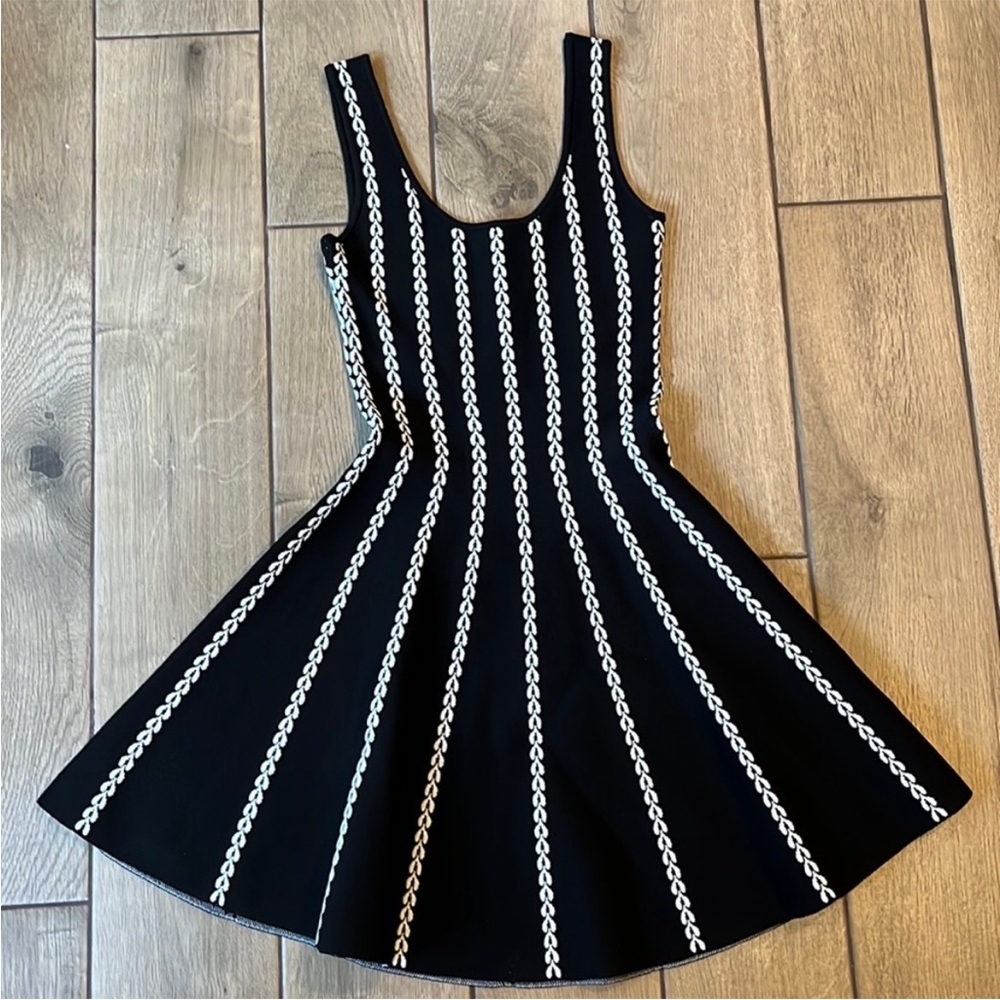 Bebe Black and White Dress Peplum Flare Sleeveless Skirt XS